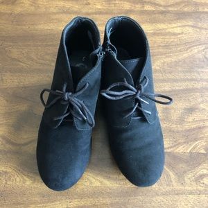 Witchy Witch Suede Like Wedge Booties Laces Size 3